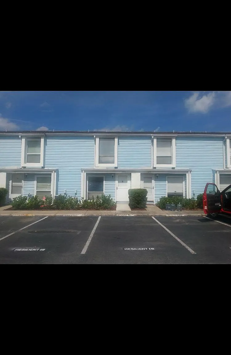 2 bed, 1.5 bath, 960 sqft, $1,795 — Photo 1