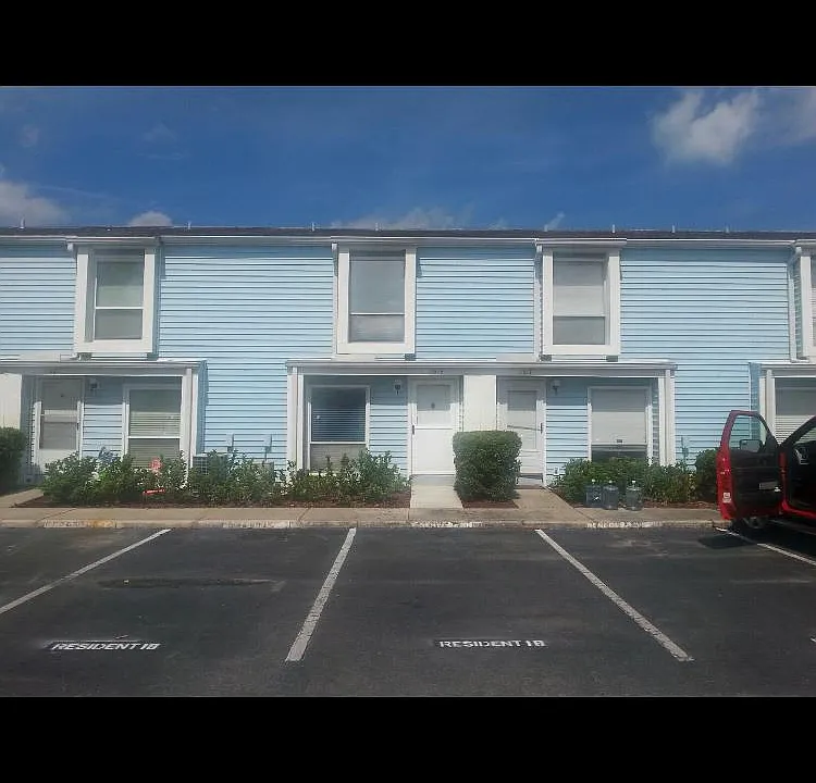 11819 Cypress Hill Cir #1819