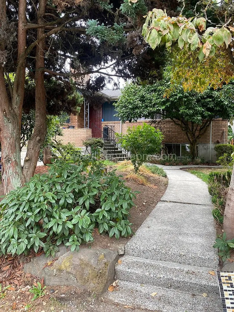 Spacious 1BR + Bonus Room | 1,200 SF | Yard & Patio | Dog Friendly — Photo 1