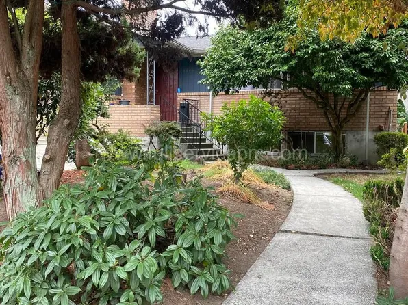 3845 NE 95th St #B, Seattle, WA 98115
