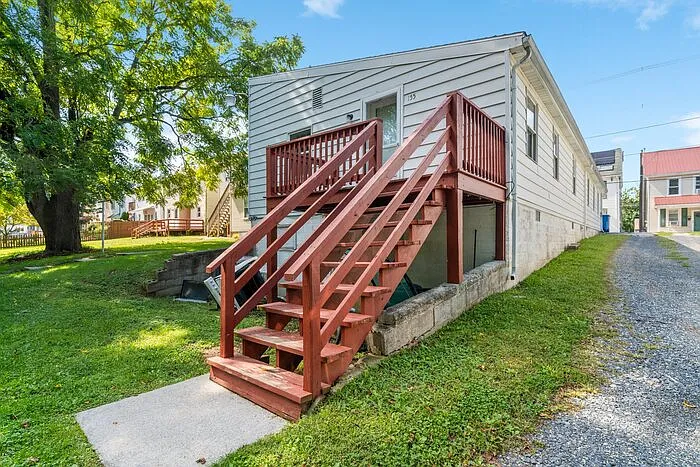 2 bed, 1.0 bath, $1,300 — Photo 1