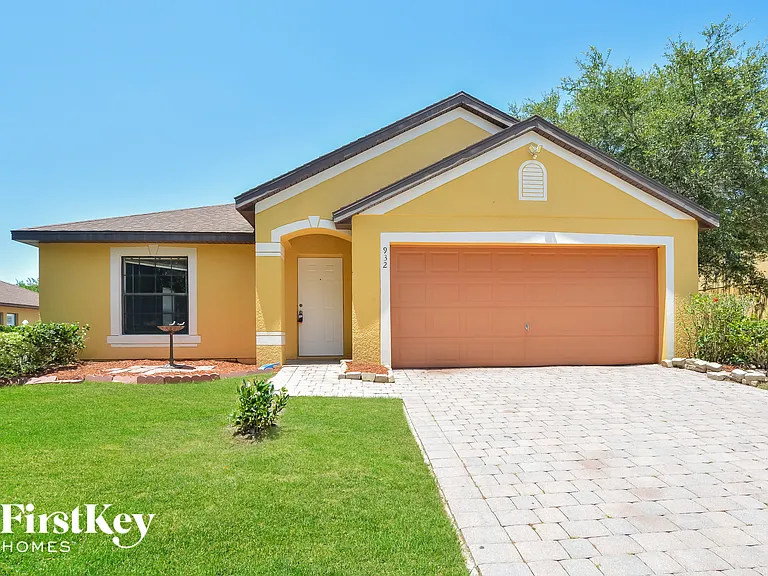 932 Fallbrooke Ave — Photo 1