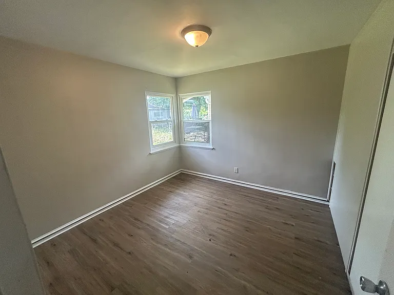 4381 Johnson St — Photo 17