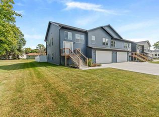 4 Circle Dr, Washington, IA 52353