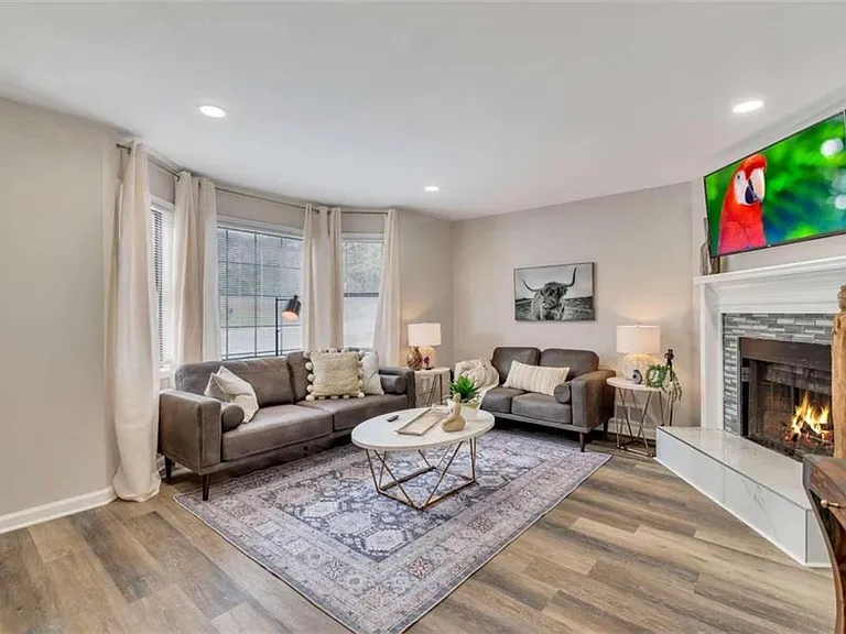 2101 Valley Oaks Dr SE — Photo 4