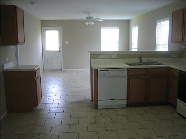 2nd image of 4880 Waterford Dr