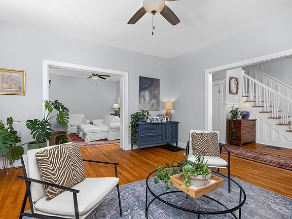 2nd image of 1482 Court Ave