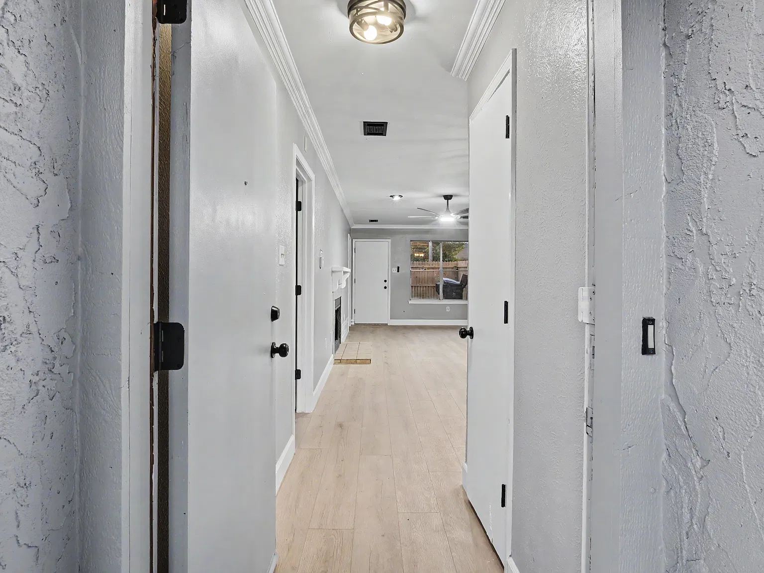 2 bed, 1.5 bath, 1037 sqft, $1,625 — Photo 4