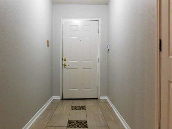 2nd image of 405 Courtney Ln