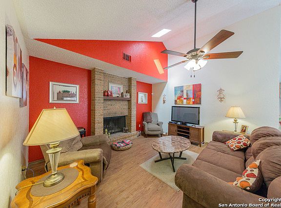 4th image of 734 Briarbend Dr