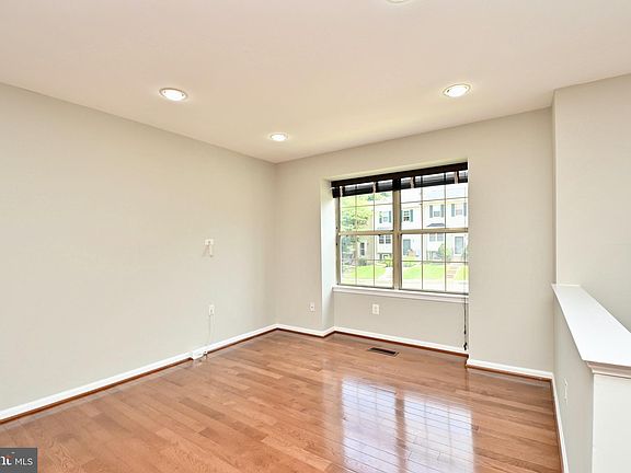 4th image of 3125 Antrim Cir