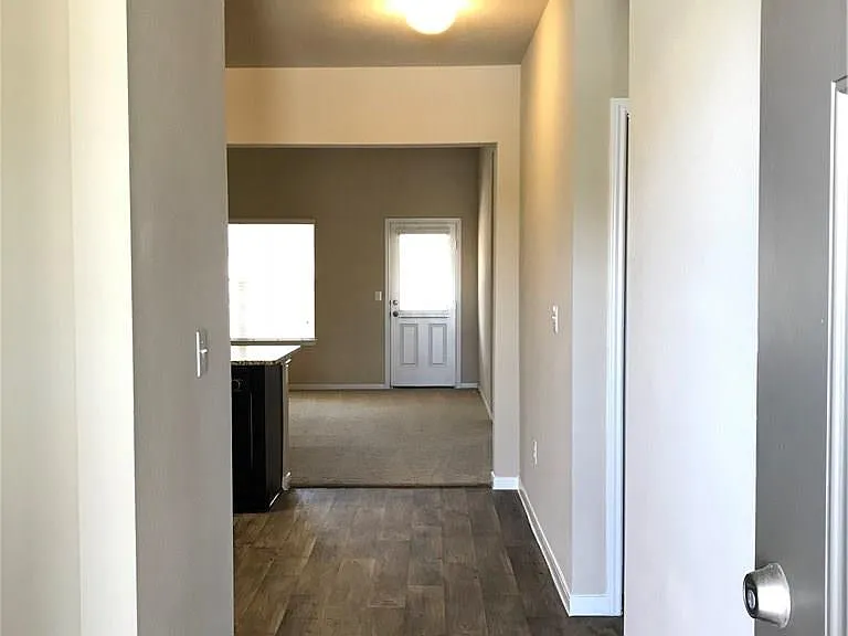 3201 Ortman Dr — Photo 4