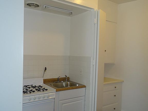 4th image of 13316 Woodbridge St