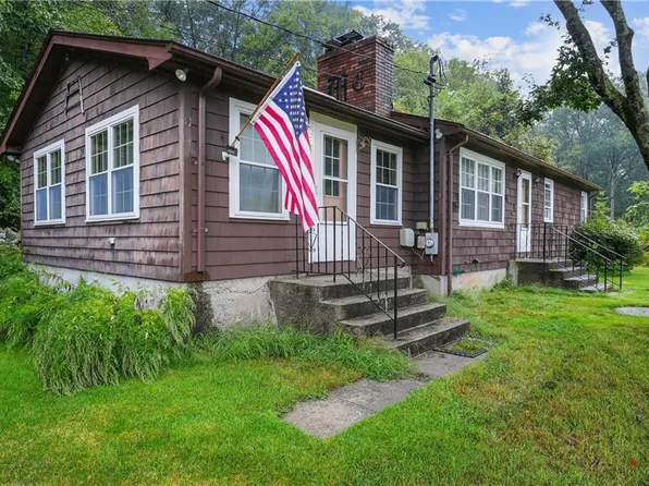 435 Steere Farm Rd, Burrillville, RI 02830