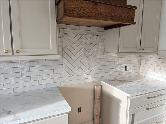 4th image of 438 Old Wharton Rd