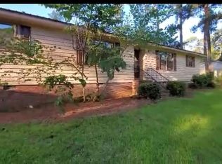 810 Meadow Ln, Douglas, GA 31533