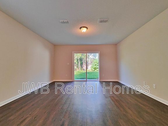 5th image of 2046 Schumacher Ave