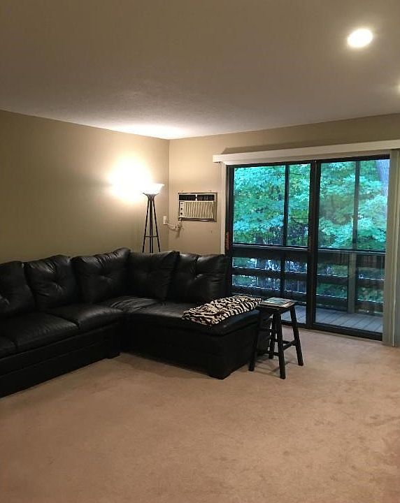 2nd image of 4407 Wilshire Blvd #207