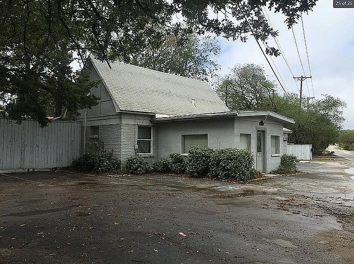2nd image of 616 Main St