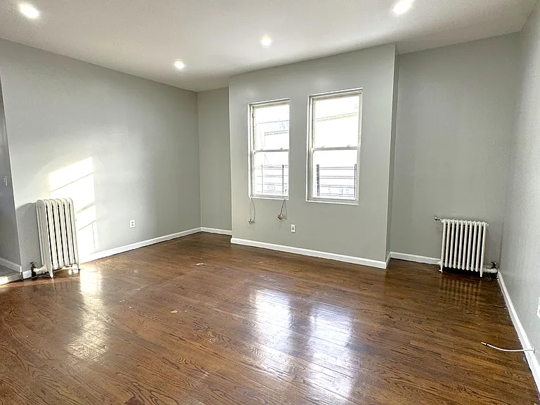 32-21 97th St #2L — Photo 3