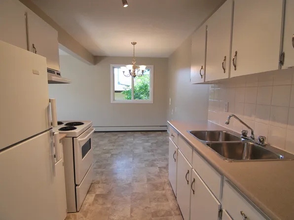 Birchaven Manor, 14925 89th Ave NW, Edmonton, AB T5R 4P8