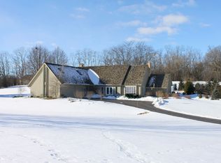 25462 N Oneida Ln, Lake Barrington, IL 60010