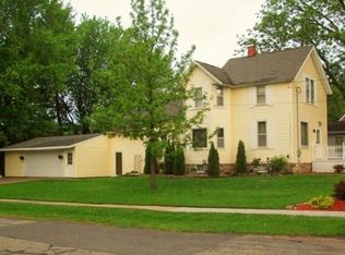 916 W Arlington St, Marshfield, WI 54449