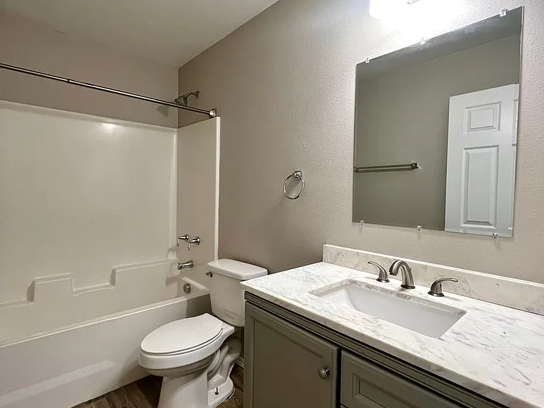 1320 S 13th Ave — Photo 20
