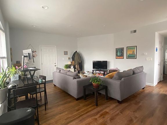 3rd image of 1207 W Grace St #3R