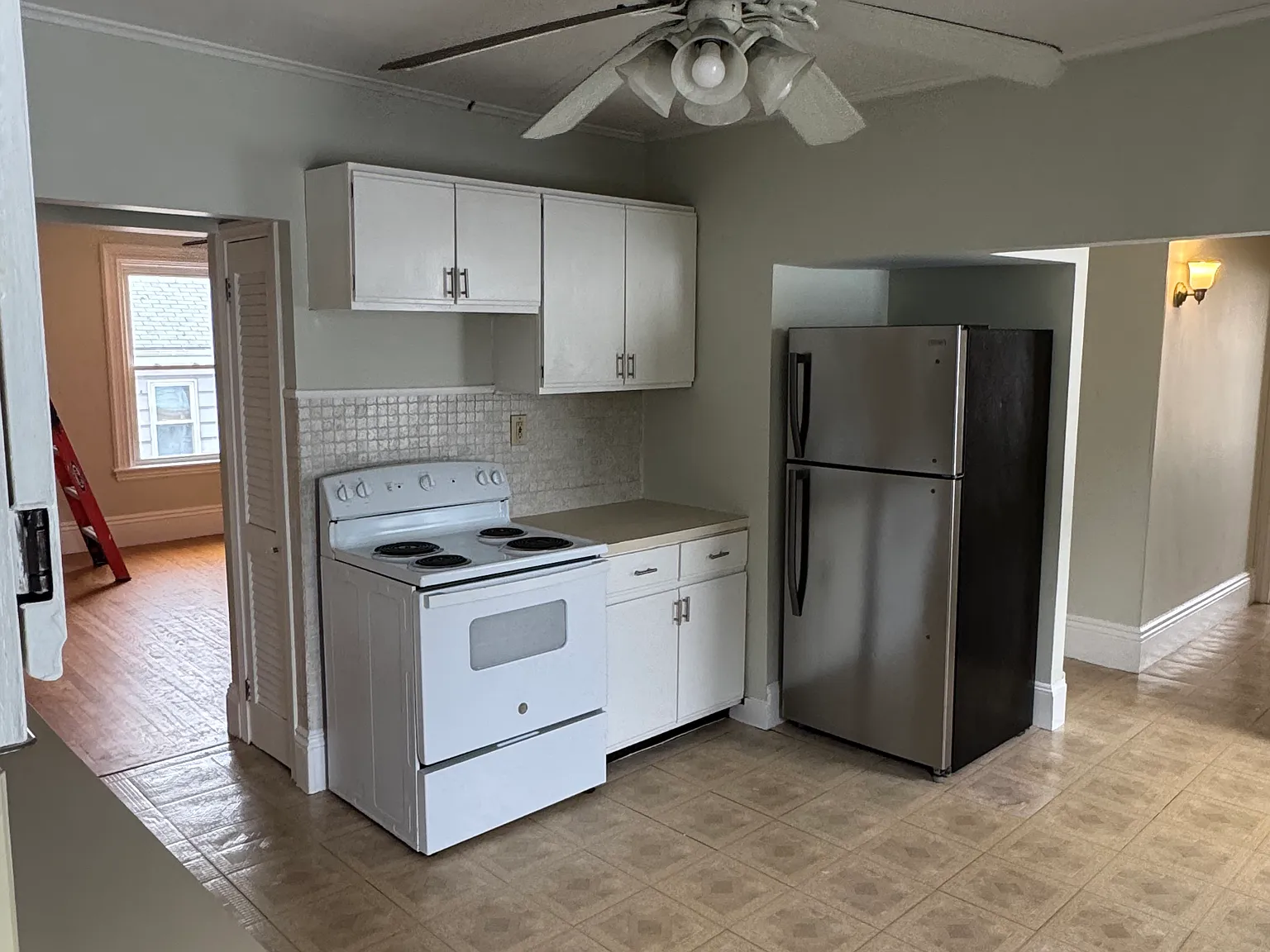 3 bed, 1800 sqft, $3,200 — Photo 2