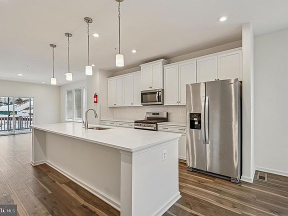 5th image of 1646 Aster Ln