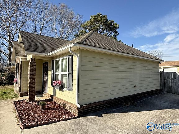 4th image of 207 Victory Ln NE