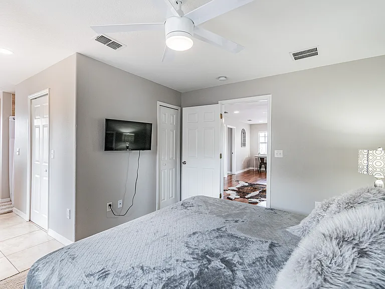 2907 W Chestnut St — Photo 25