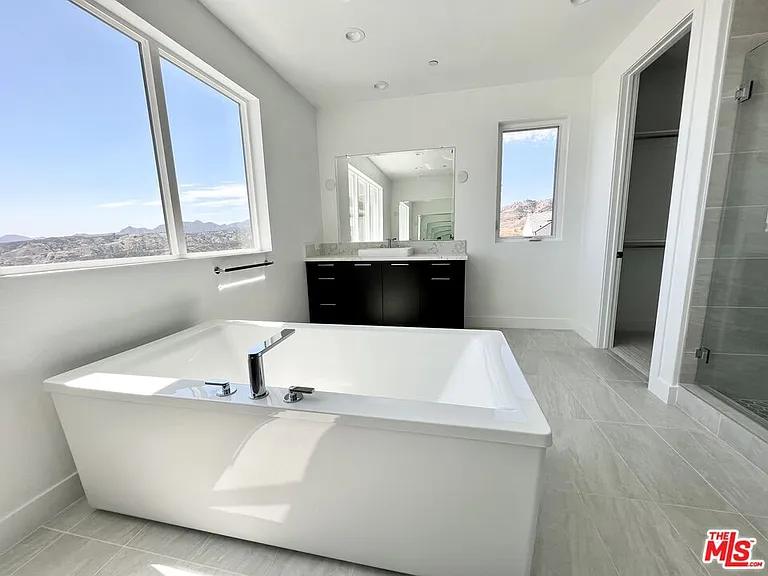 20758 W Deer Grass Ct — Photo 14