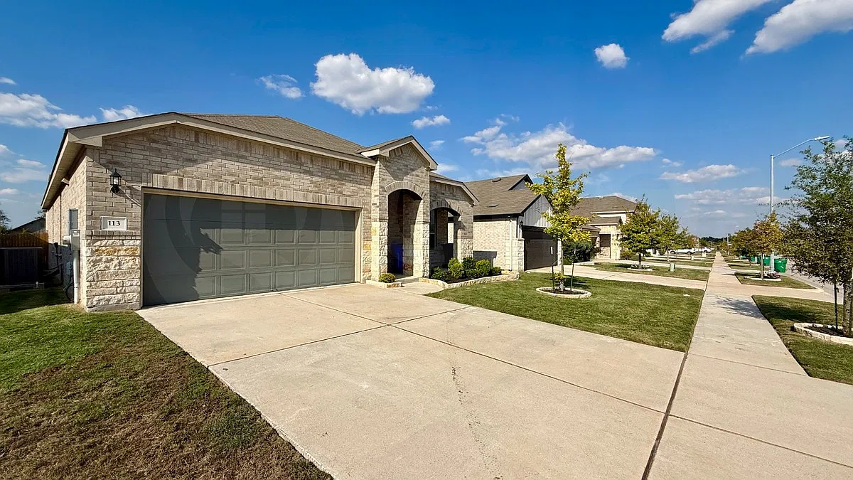 4 bed, 2.0 bath, 1782 sqft, $1,995 — Photo 2