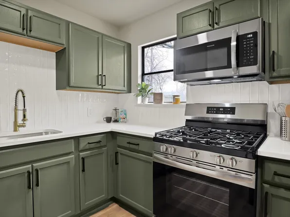 415 Himes Dr, Euless, TX 76039