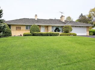 3622 Whirlaway Dr, Northbrook, IL 60062