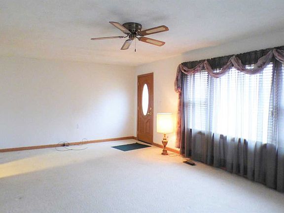 4th image of 450 Williams St