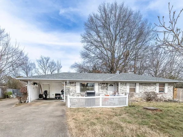 304 W Kelli Ave, Farmington, AR 72730