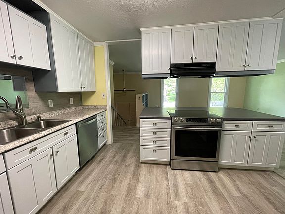 3rd image of 8426 Dresden Dr