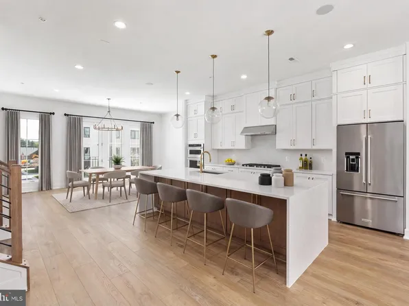 8605 Erdem Pl, Chevy Chase, MD 20815