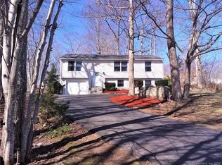 161 Deerfield Ridge Dr, Groton, CT 06355
