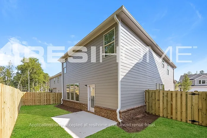 182 Brougham Dr S — Photo 16