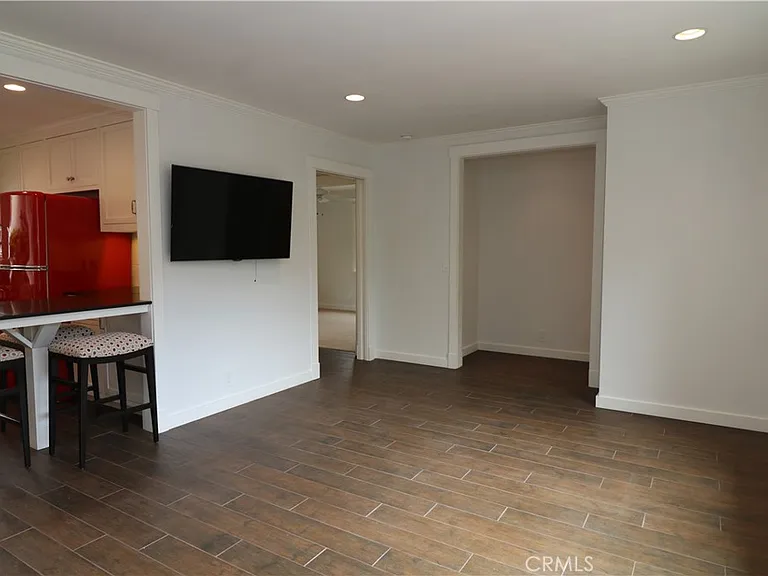 334 Cypress Dr — Photo 3