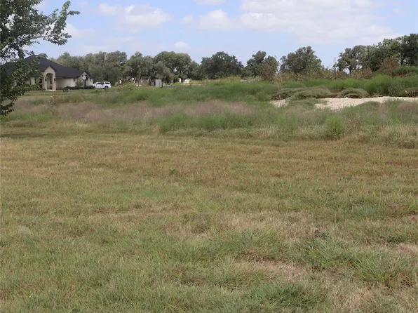 105 Huerta Rd, Florence, TX 76527