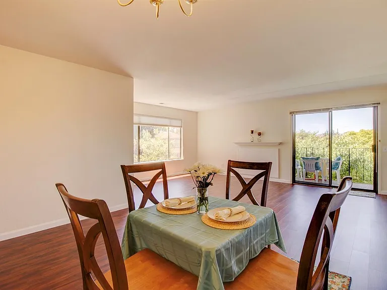 22 Lakeview Ct — Photo 3