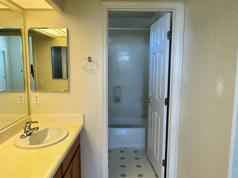 189 Clarence Way — Photo 13