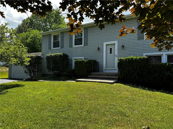 5 Thrasher Cir, Pittsford, NY 14534