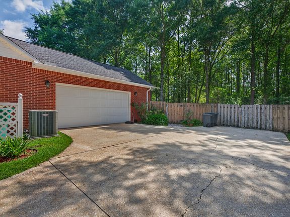 5th image of 6021 Dorchester Pl