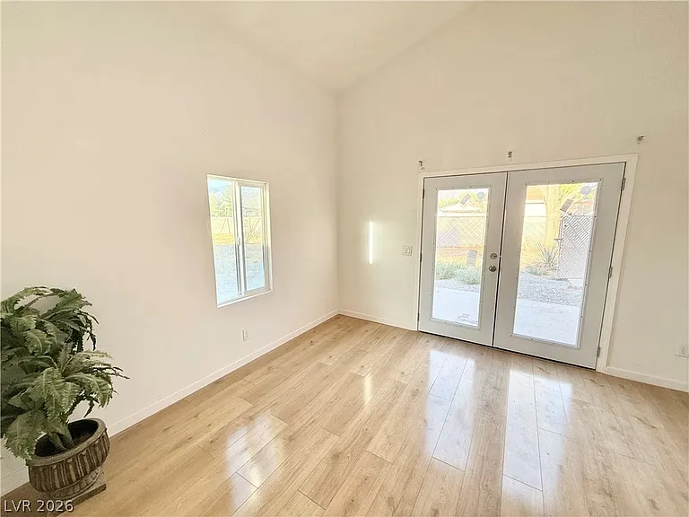510 E Simkins Rd — Photo 9